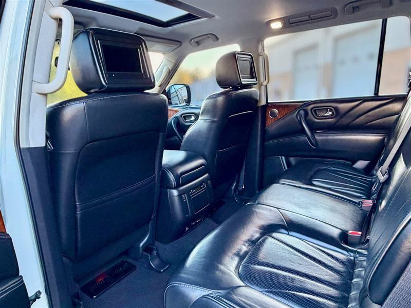Used 2016 INFINITI QX80 4WD w/ Deluxe Technology Package image 11