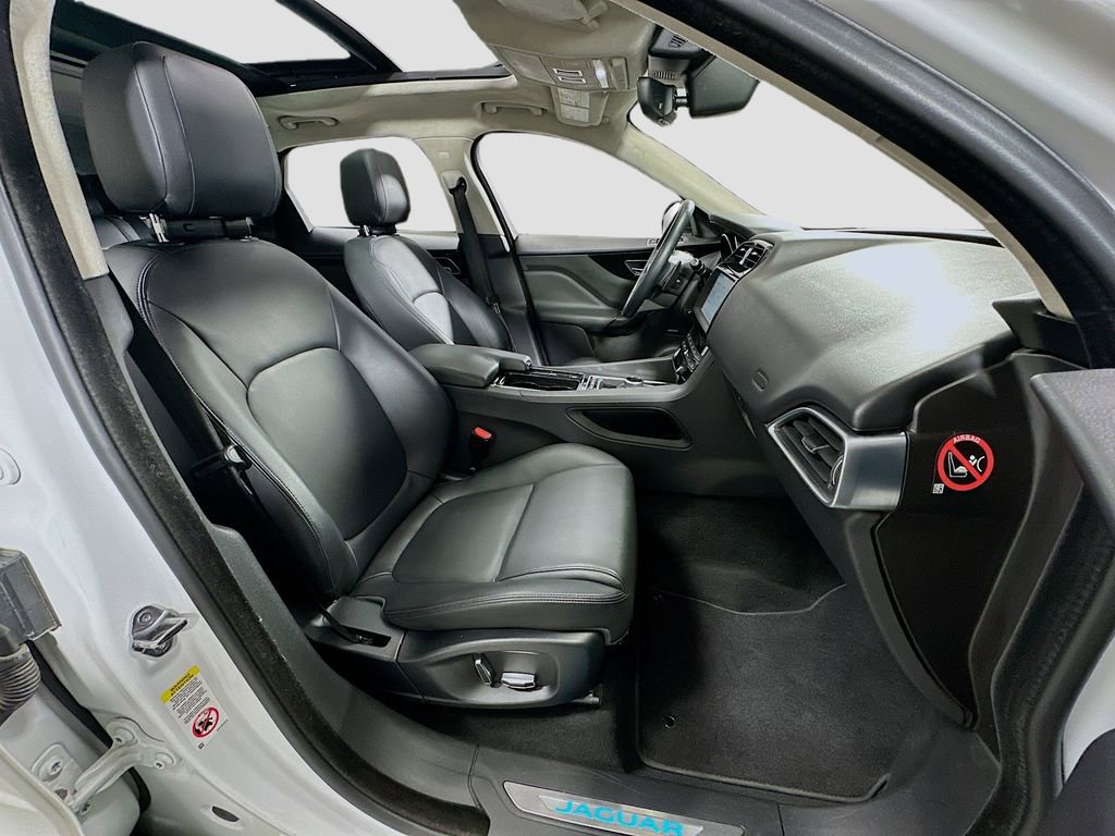 Used 2019 Jaguar F-PACE Premium AWD/4WD image 30