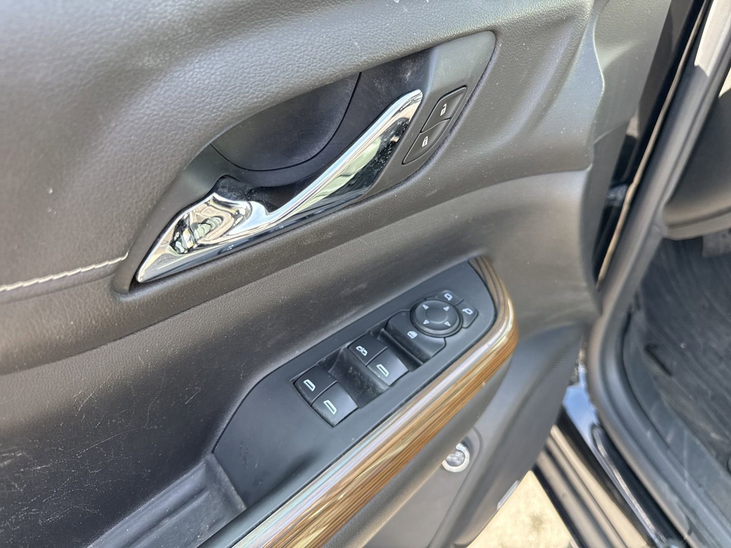 Used 2021 GMC Acadia SLE w/ Driver Convenience Package image 21