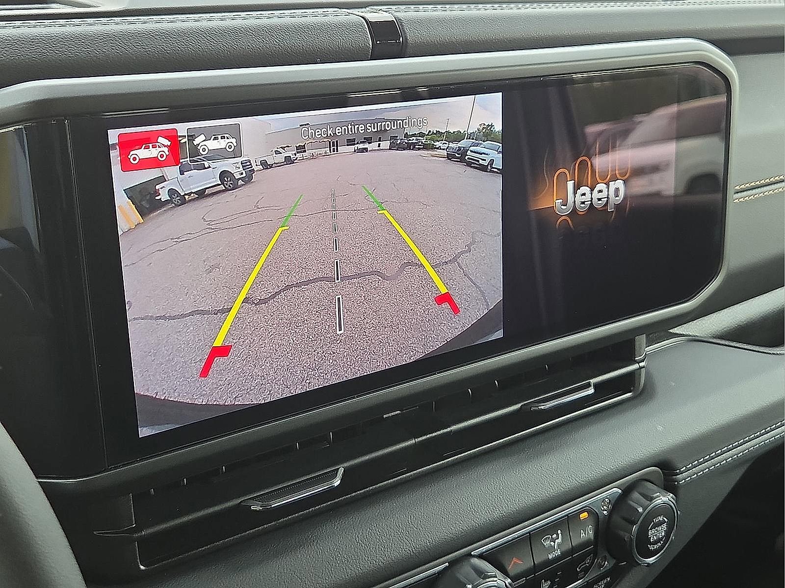 Used 2024 Jeep Wrangler Unlimited Sahara w/ Technology Group AWD/4WD image 17