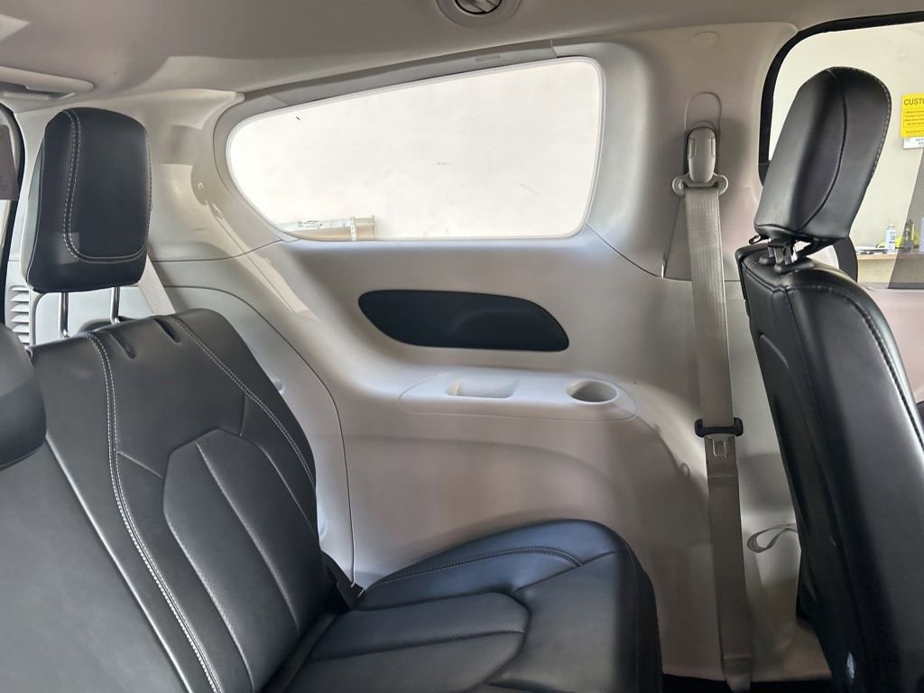 Used 2024 Chrysler Pacifica Touring-L FWD image 34