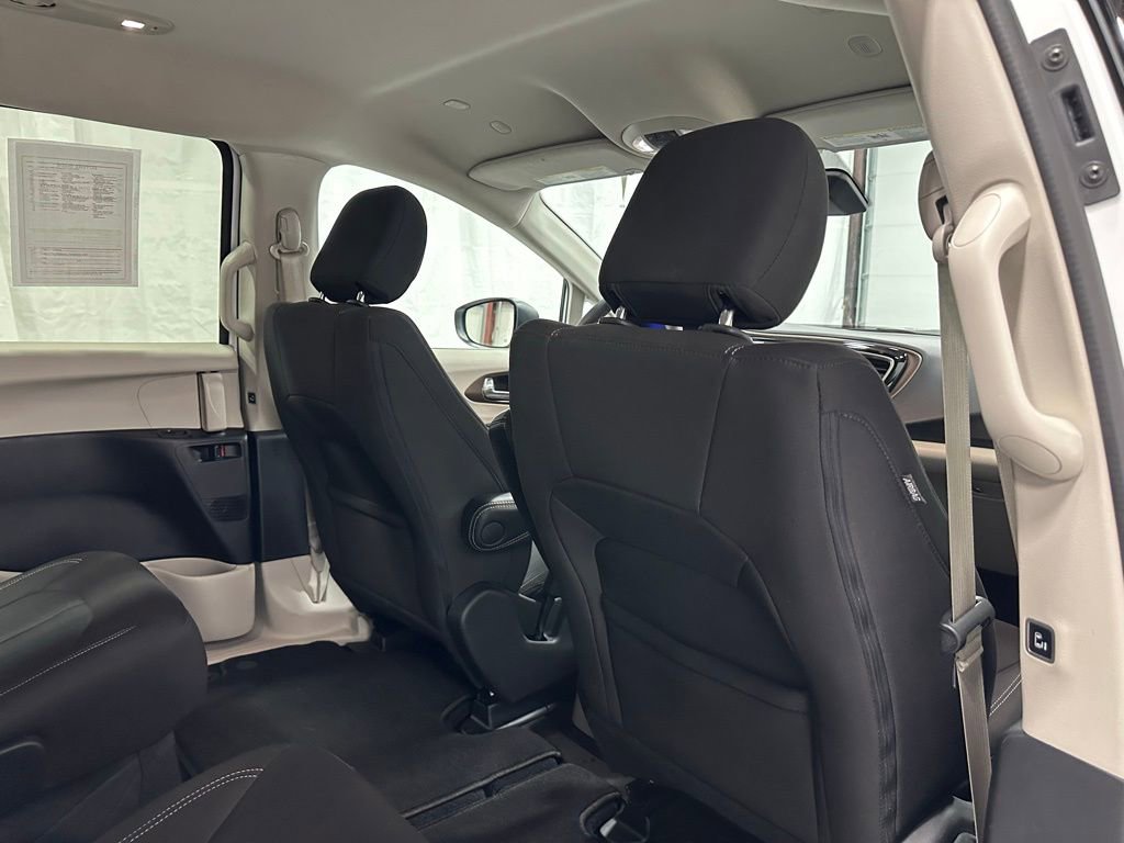 Used 2023 Chrysler Voyager LX image 57