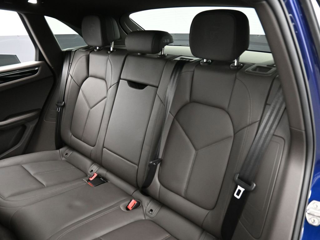 Certified 2025 Porsche Macan image 24