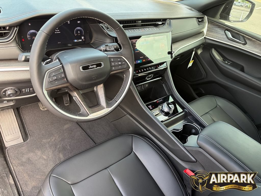 New 2026 Jeep Grand Cherokee Limited w/ Limited Altitude Package AWD/4WD image 16