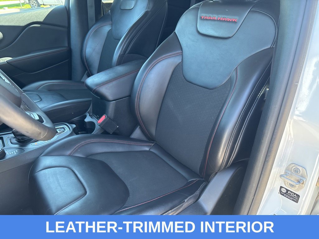 Used 2022 Jeep Cherokee Trailhawk w/ Comfort/Convenience Group AWD/4WD image 3