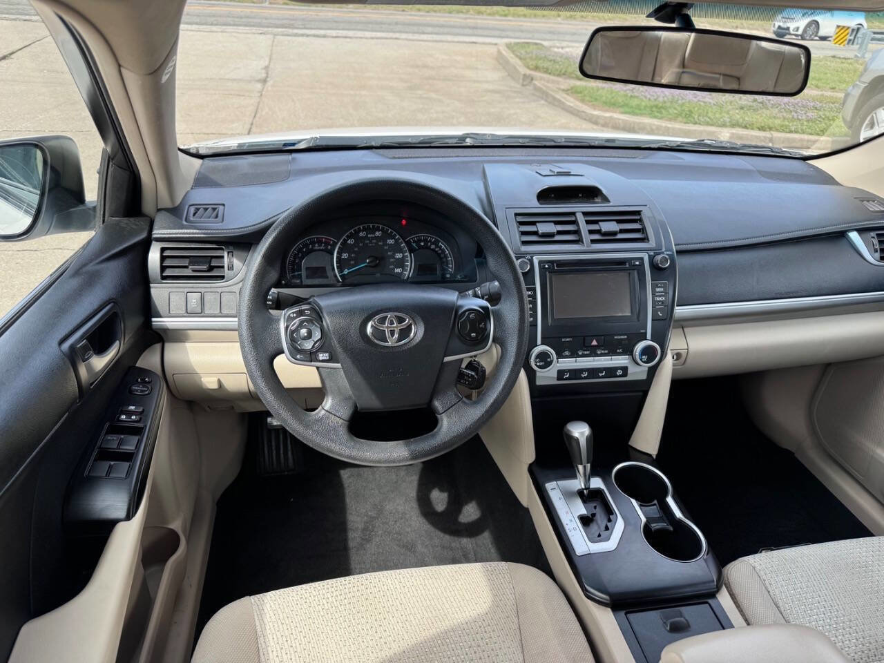 Used 2014 Toyota Camry LE image 19