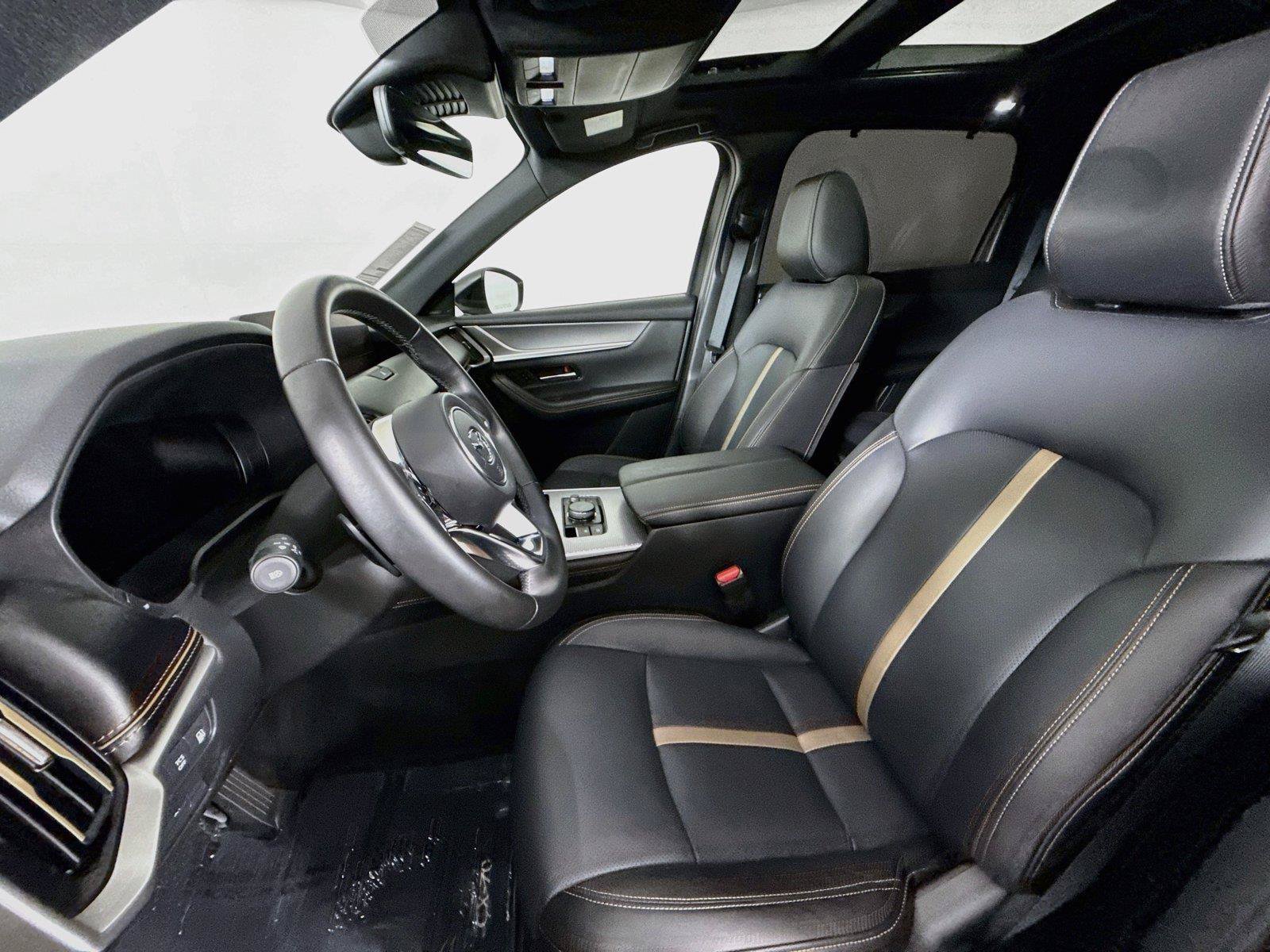 Used 2025 MAZDA CX-70 Plug-In Hybrid w/ Premium Plus AWD/4WD image 3