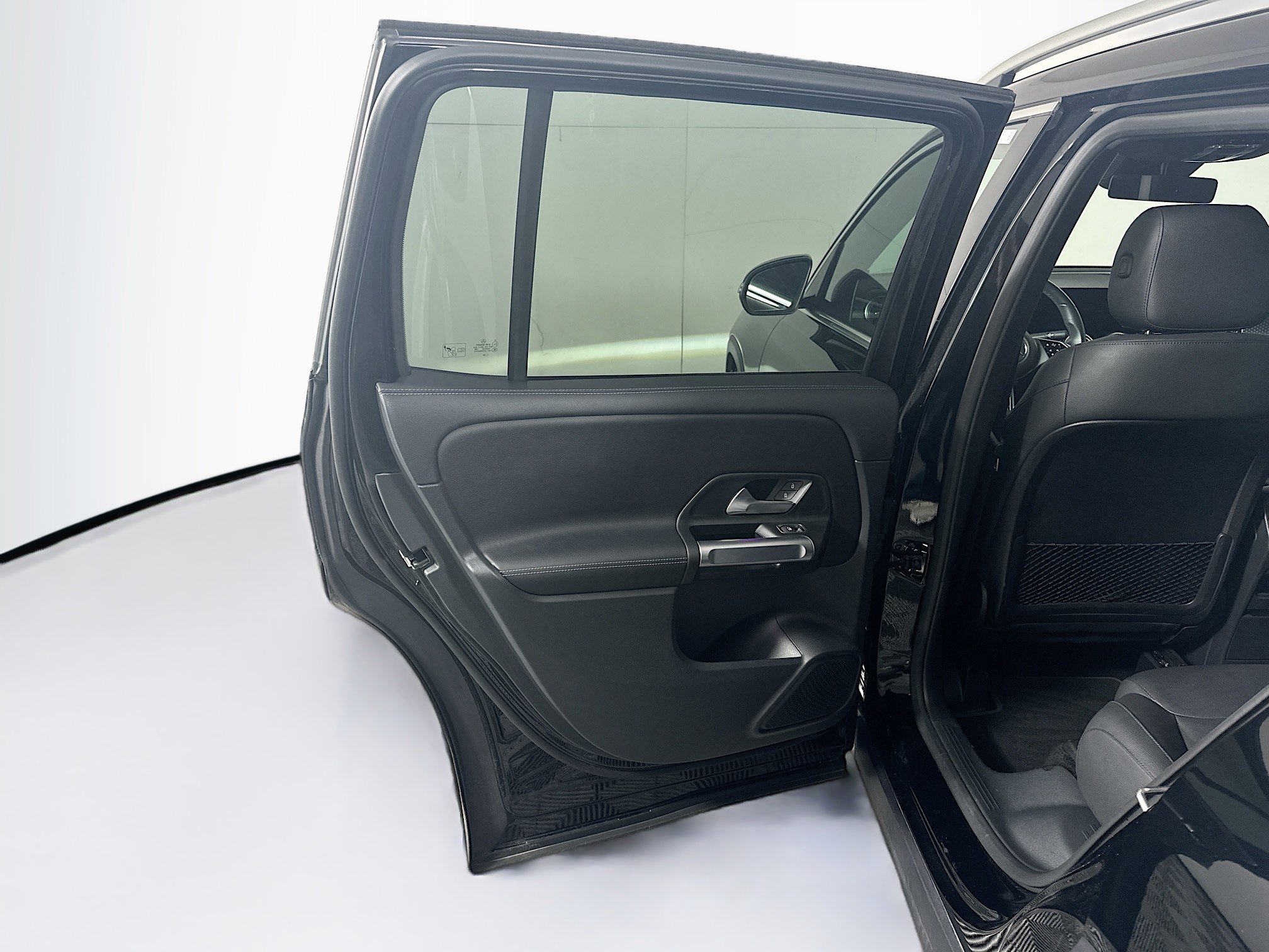 Used 2025 Mercedes-Benz GLB 250 4MATIC image 28