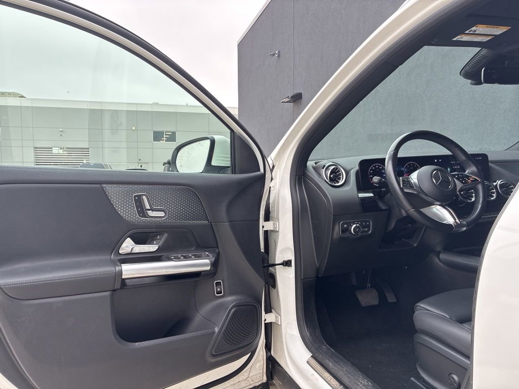 Used 2025 Mercedes-Benz GLA 250 4MATIC image 15