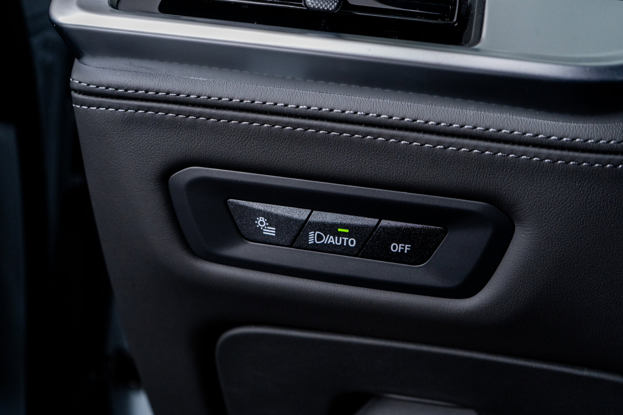 Used 2025 BMW X6 M Competition w/ Executive Package image 45