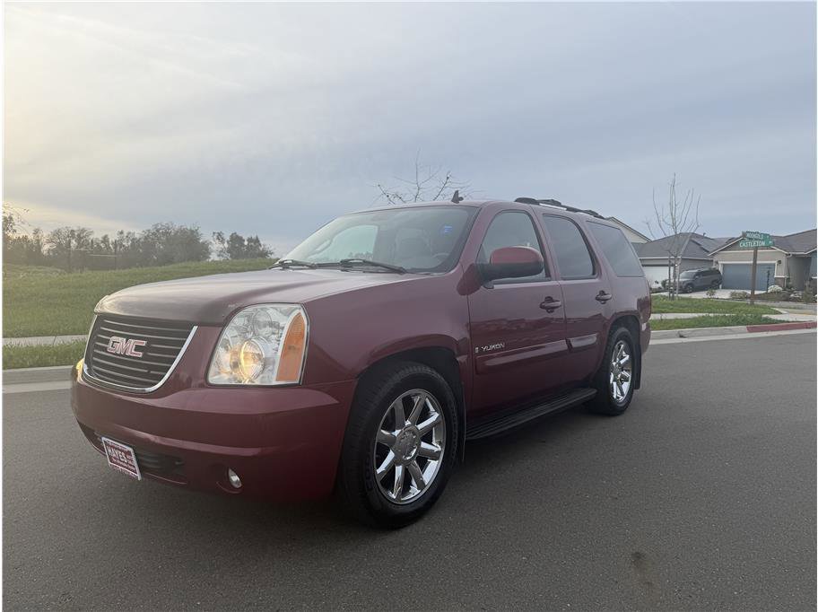 Used 2007 GMC Yukon SLE w/ Skid Plate Package image 1