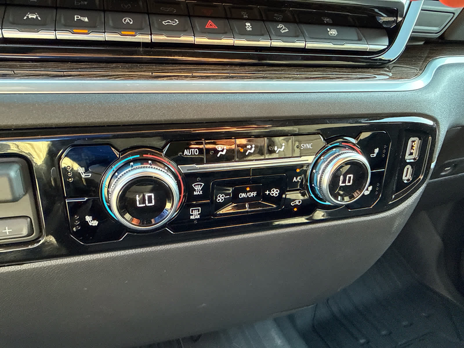 New 2027 GMC Terrain Elevation w/ Elevation Premium Package FWD image 19