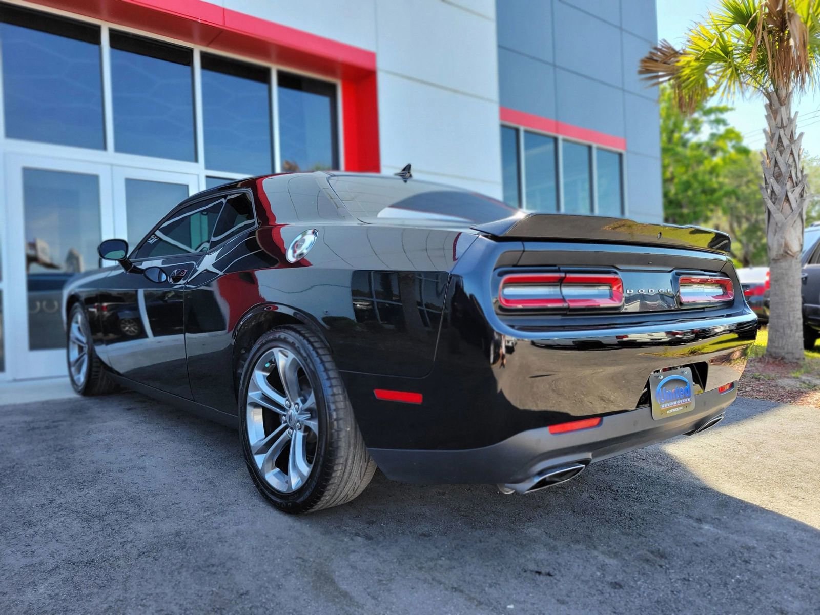 Used 2020 Dodge Challenger R/T w/ Driver Convenience Group RWD image 8
