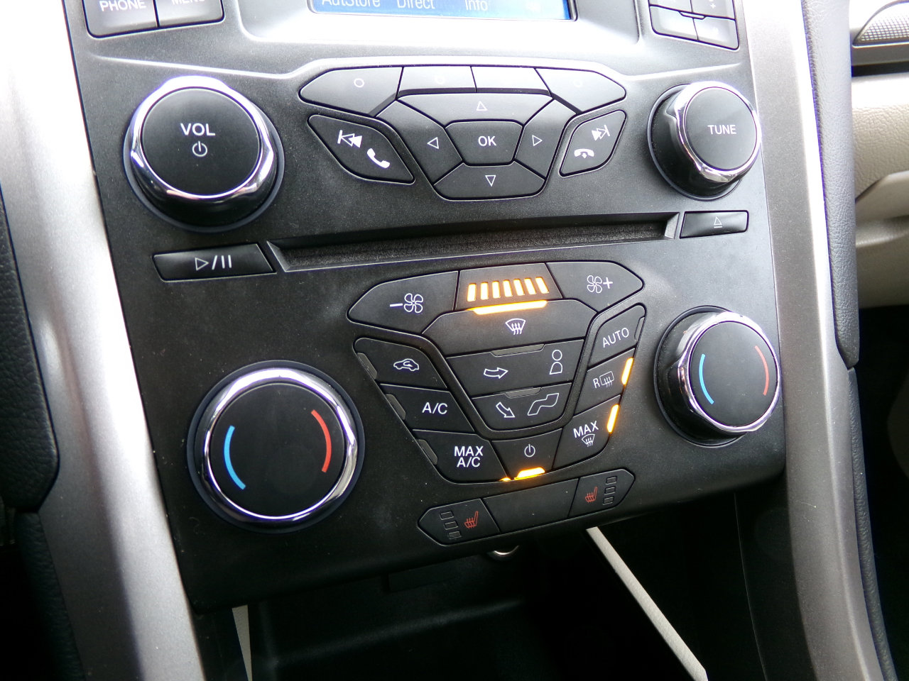Used 2018 Ford Fusion SE image 18