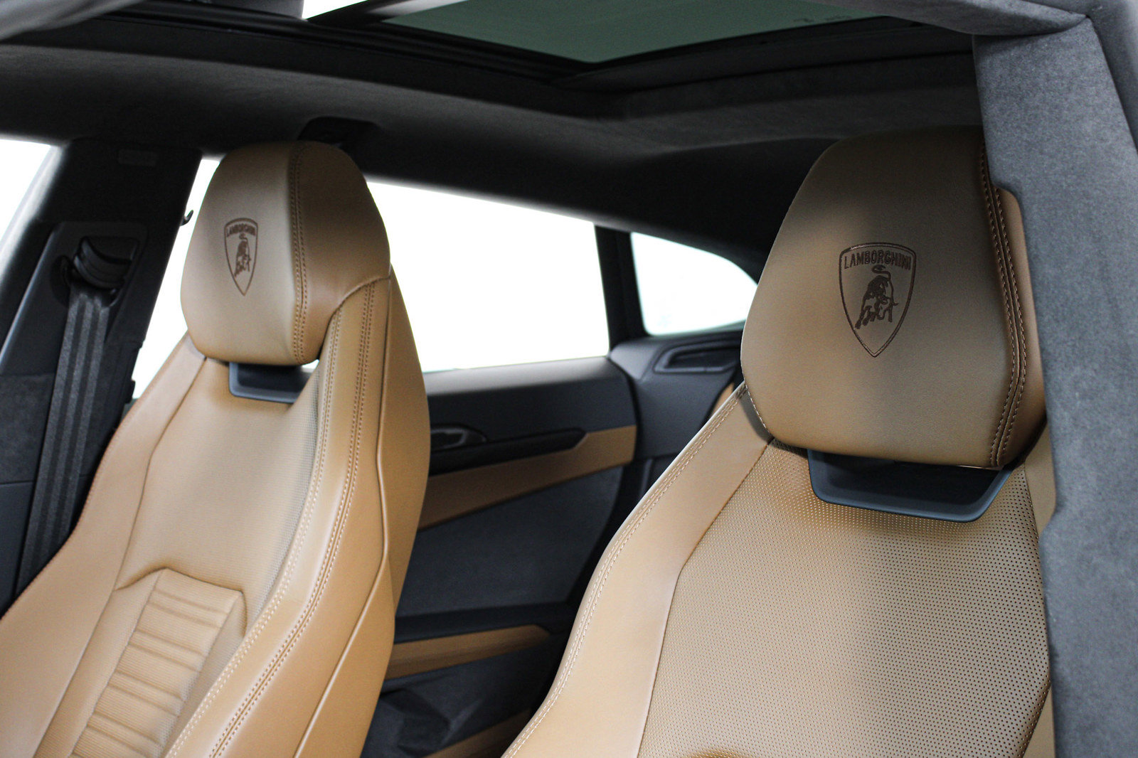 Used 2025 Lamborghini Urus SE AWD/4WD image 39