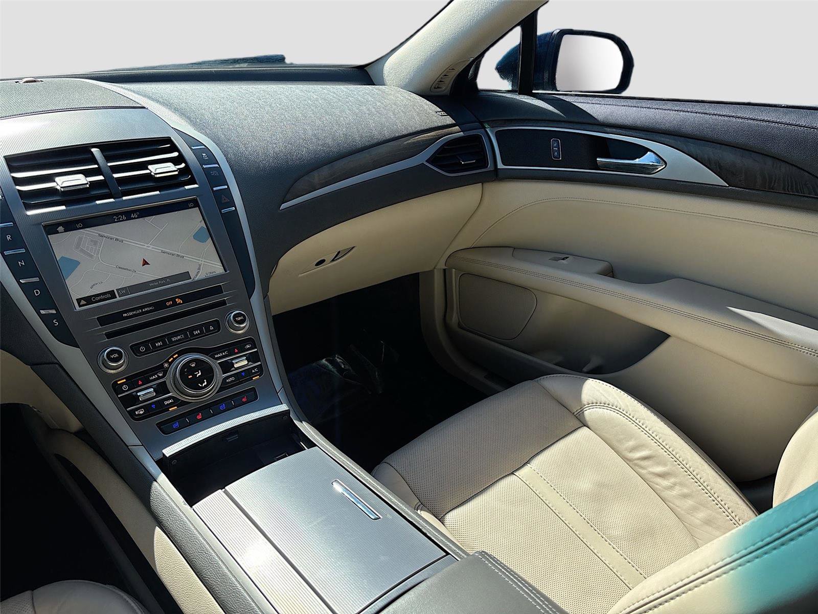 Used 2017 Lincoln MKZ Reserve image 23