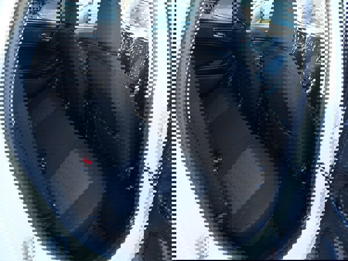 Used 2021 Ford Edge SE image 23