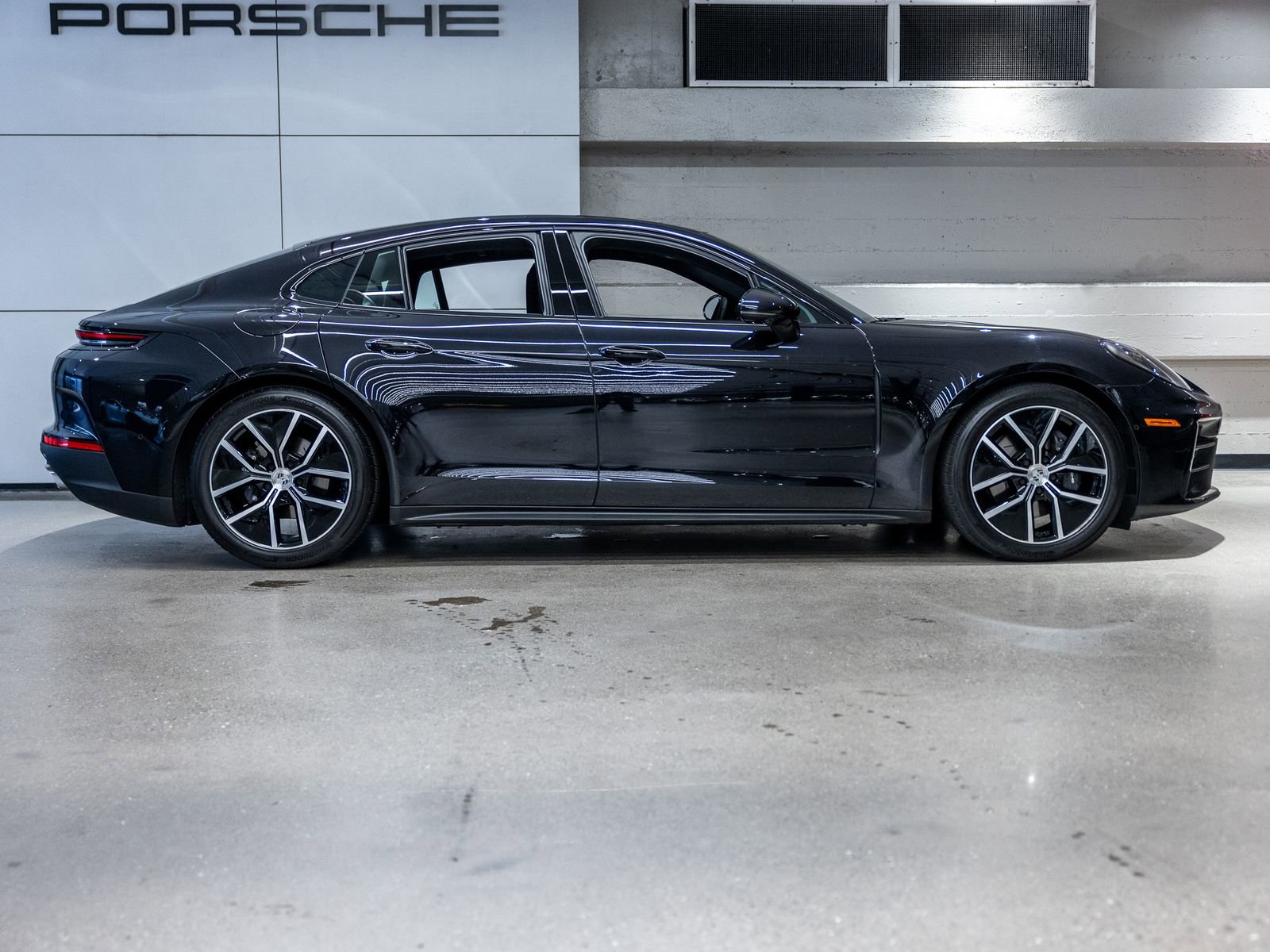 Certified 2025 Porsche Panamera RWD image 18