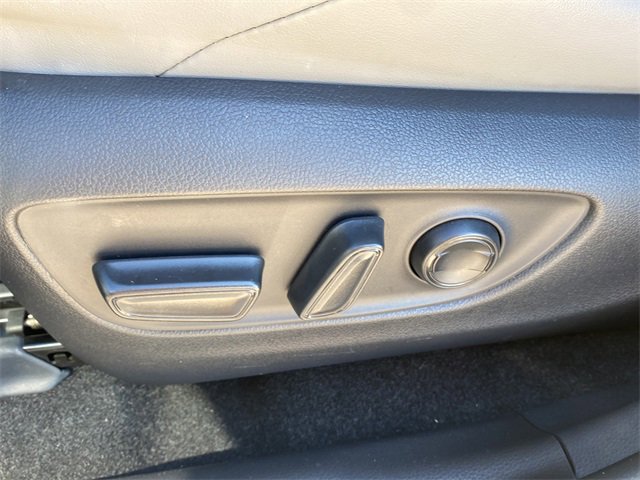 Used 2024 Toyota Venza XLE image 21