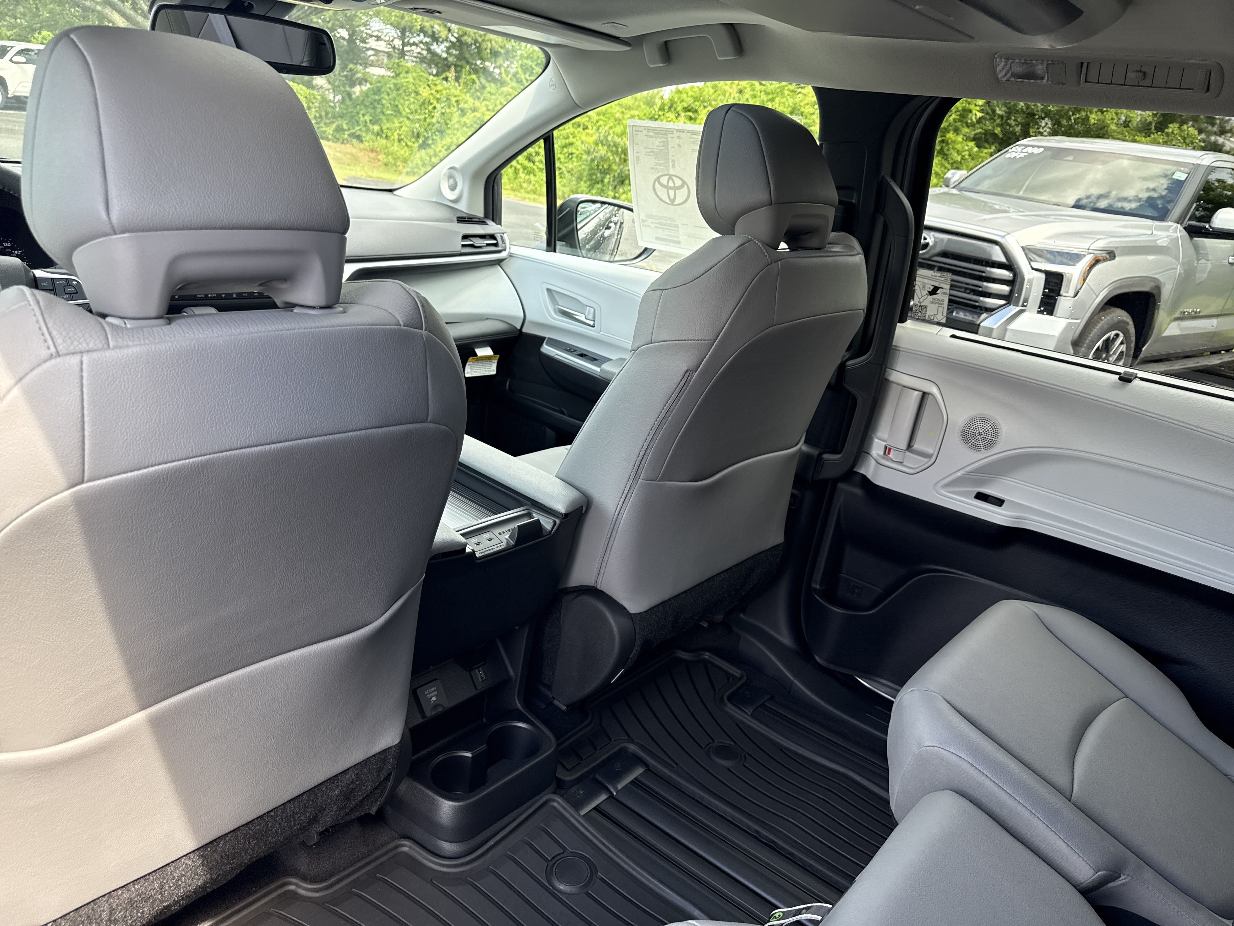New 2025 Toyota Sienna XLE w/ XLE Plus Package FWD image 26