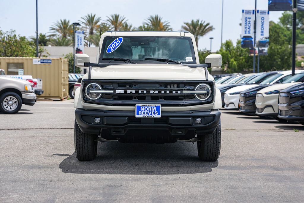 Used 2025 Ford Bronco Outer Banks AWD/4WD image 2