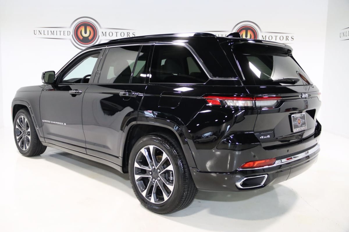 Used 2023 Jeep Grand Cherokee Overland AWD/4WD image 3
