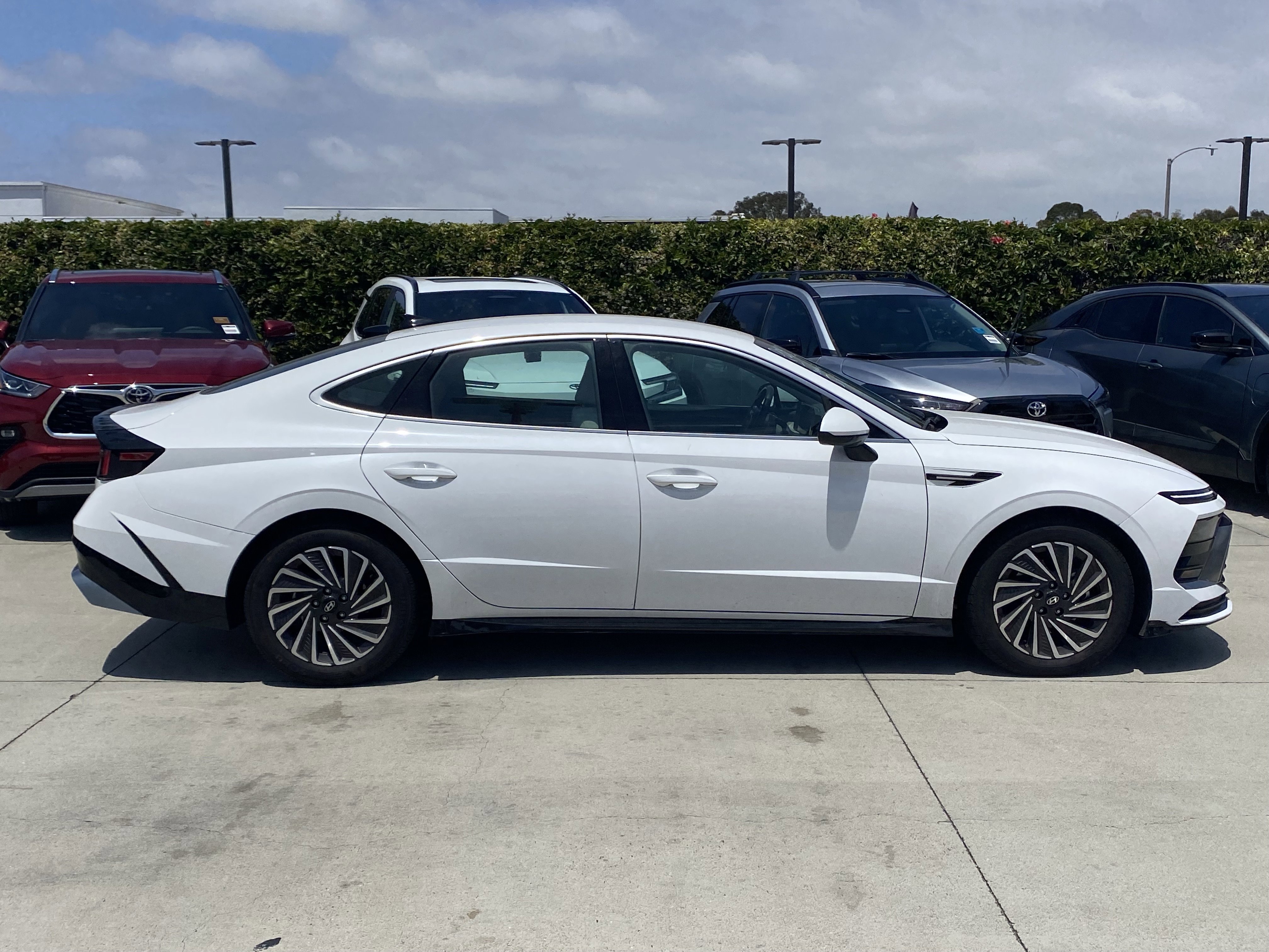 Used 2025 Hyundai Sonata SEL FWD image 2