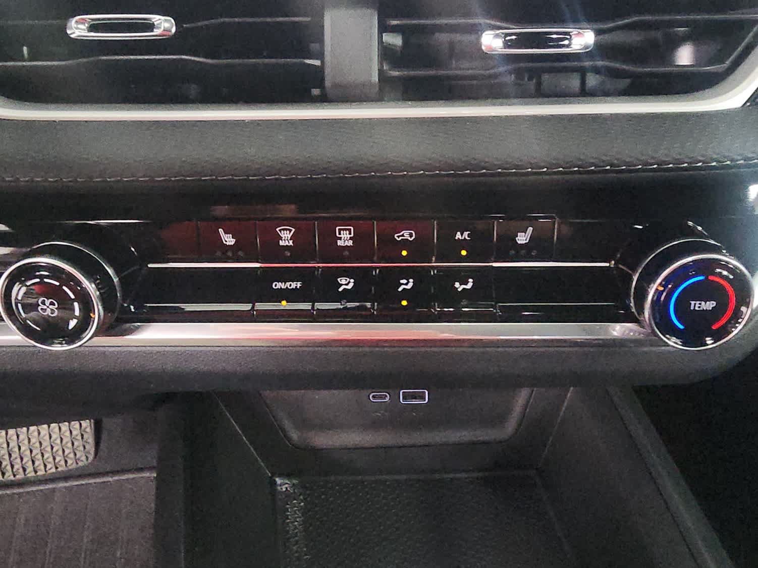 Used 2025 Chevrolet Equinox LT FWD image 23