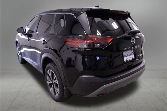 Used 2023 Nissan Rogue SV image 3