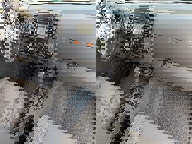 Used 2014 Nissan Frontier SL w/ SL Moonroof Package image 14