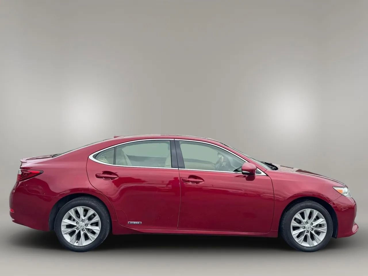 Used 2014 Lexus ES 300h w/ Premium Package w/Bamboo Trim FWD image 3