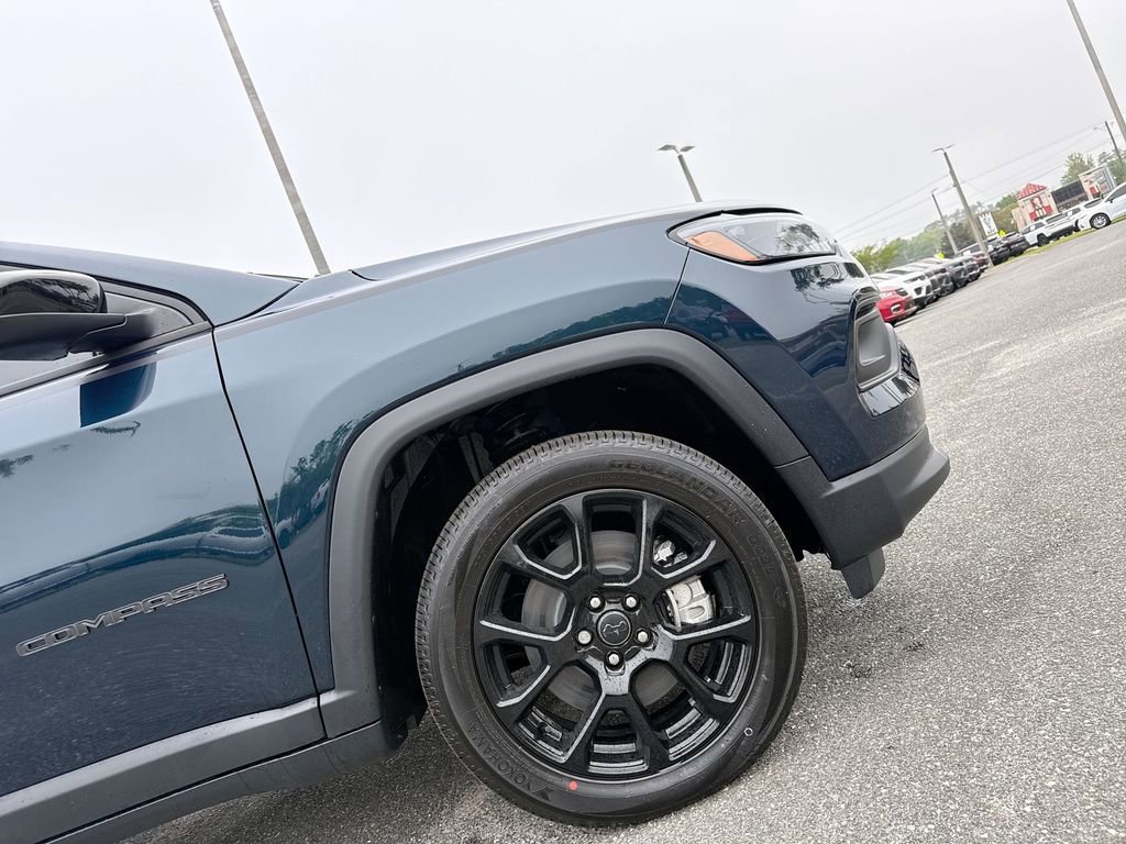 New 2026 Jeep Compass Latitude image 9