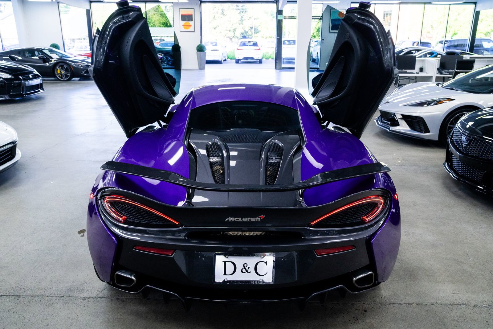 Used 2018 McLaren 570S Coupe RWD image 8