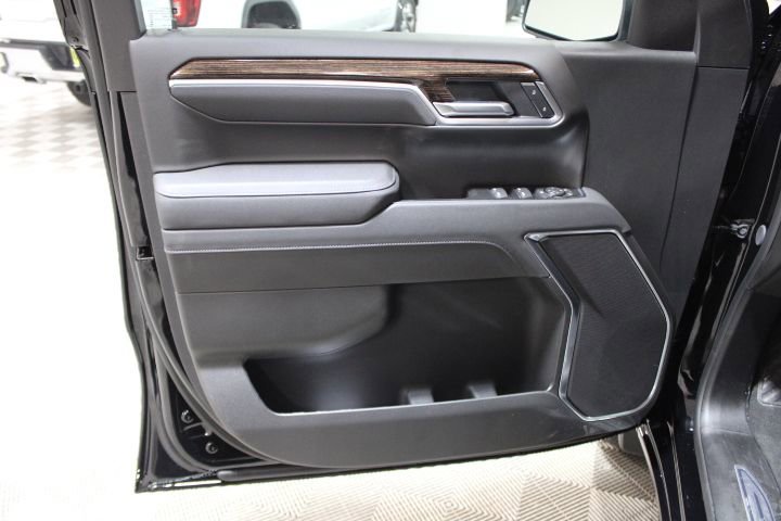 New 2026 GMC Sierra 1500 SLE image 16