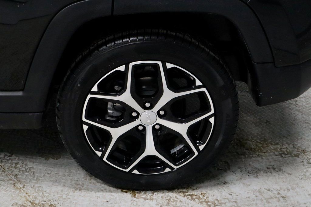 Used 2024 Jeep Compass Limited image 18