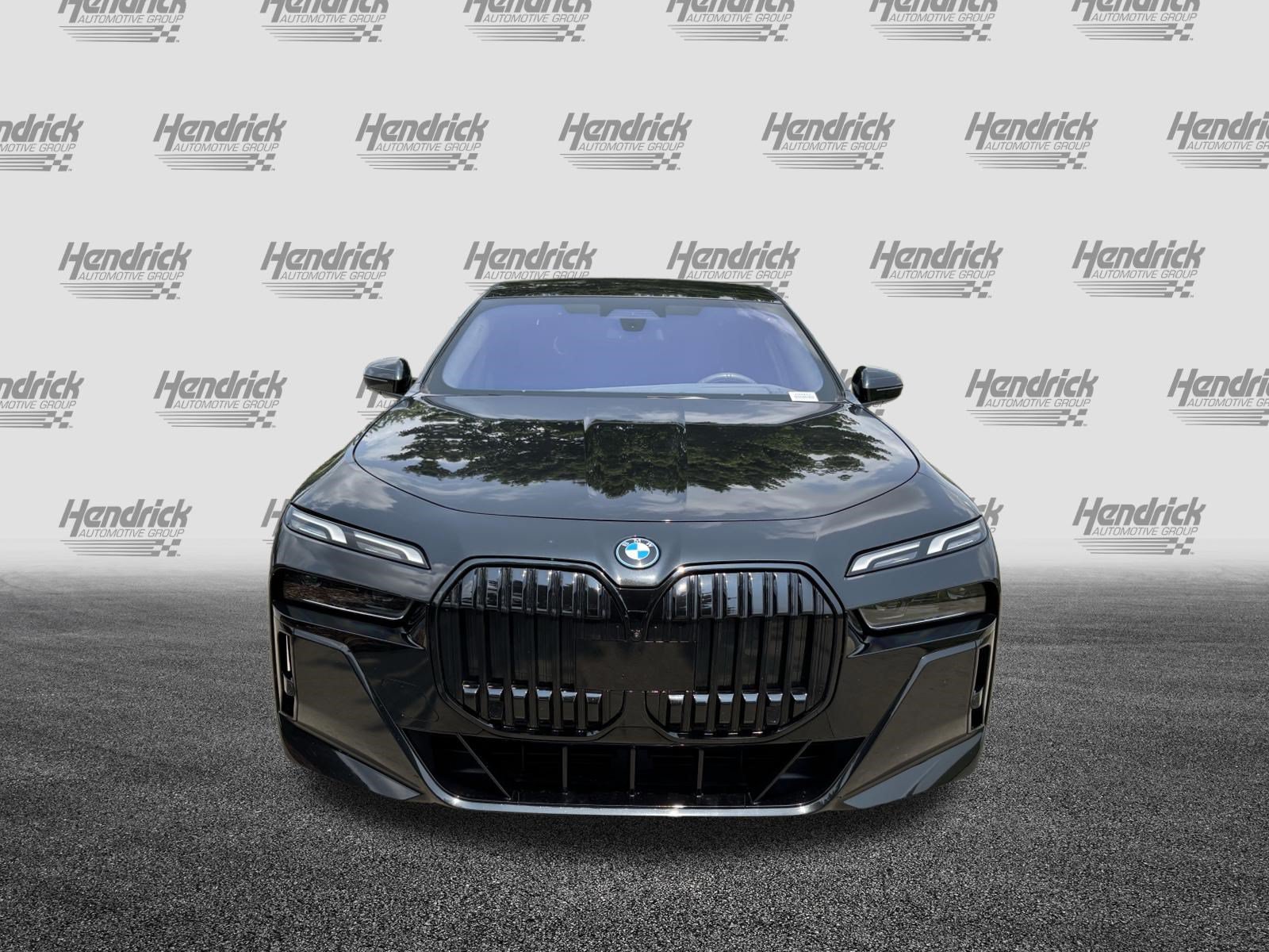 Used 2023 BMW i7 xDrive60 AWD/4WD image 3