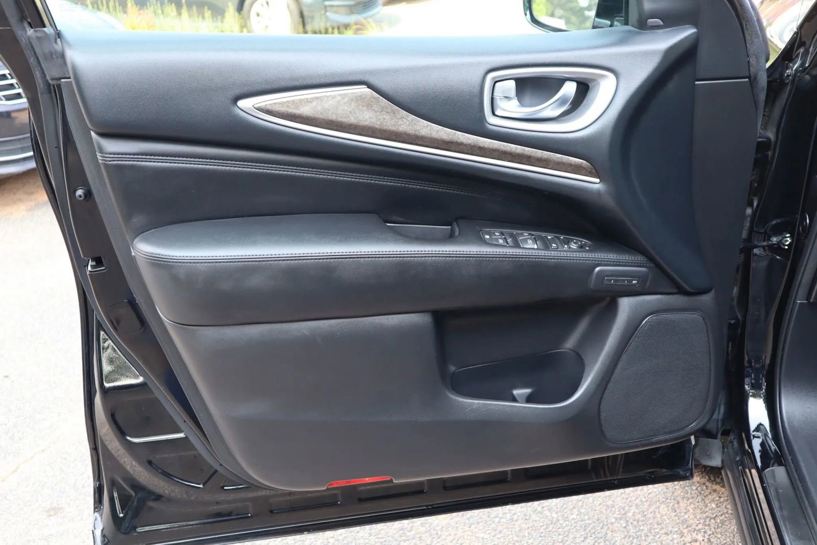 Used 2013 INFINITI JX35 AWD w/ Premium Pkg image 7