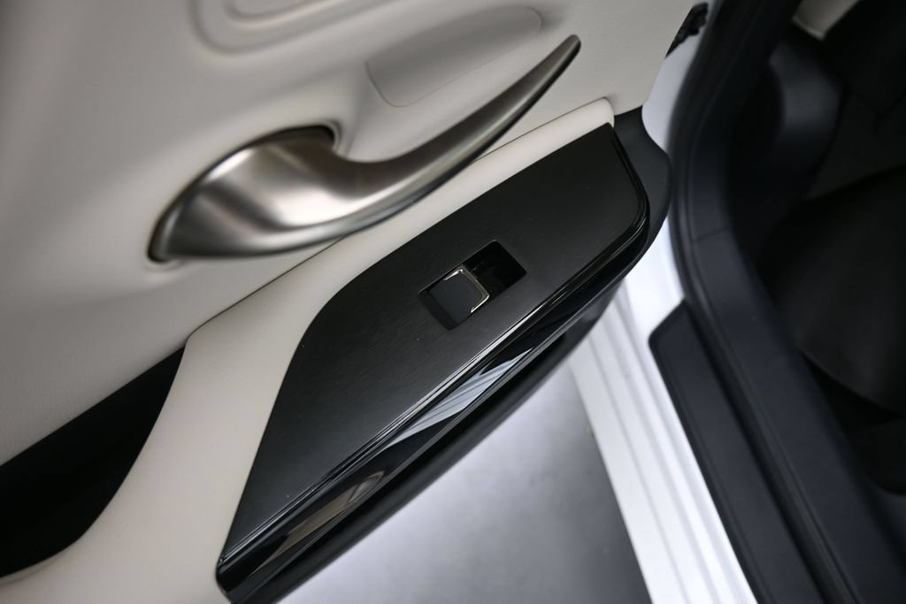 Used 2024 Lexus ES 350 w/ Premium Package FWD image 10