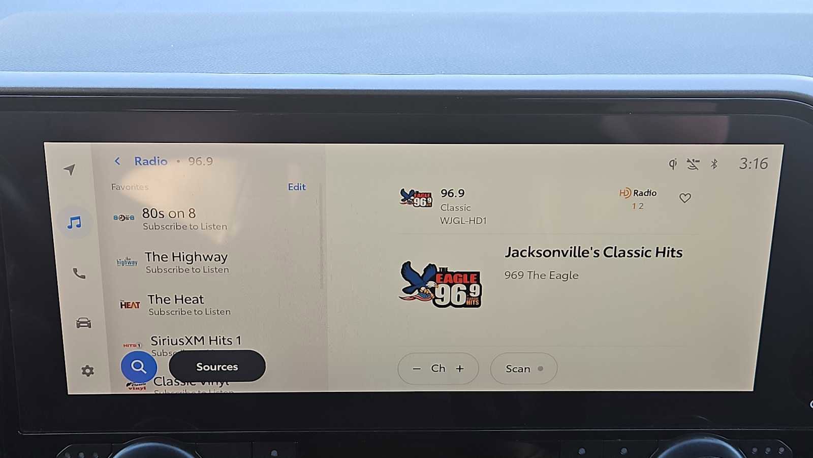 Used 2023 Toyota Highlander XLE image 12