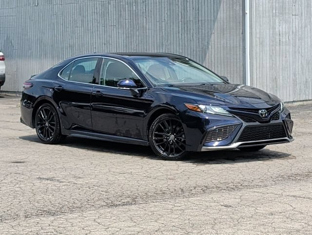 Used 2022 Toyota Camry XSE FWD image 11