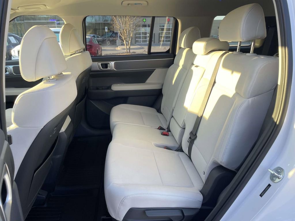 Used 2025 Hyundai Santa Fe SE image 4