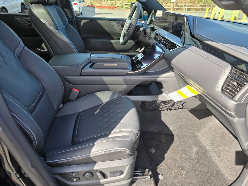 New 2025 INFINITI QX80 Autograph w/ Premium Cargo Package image 10