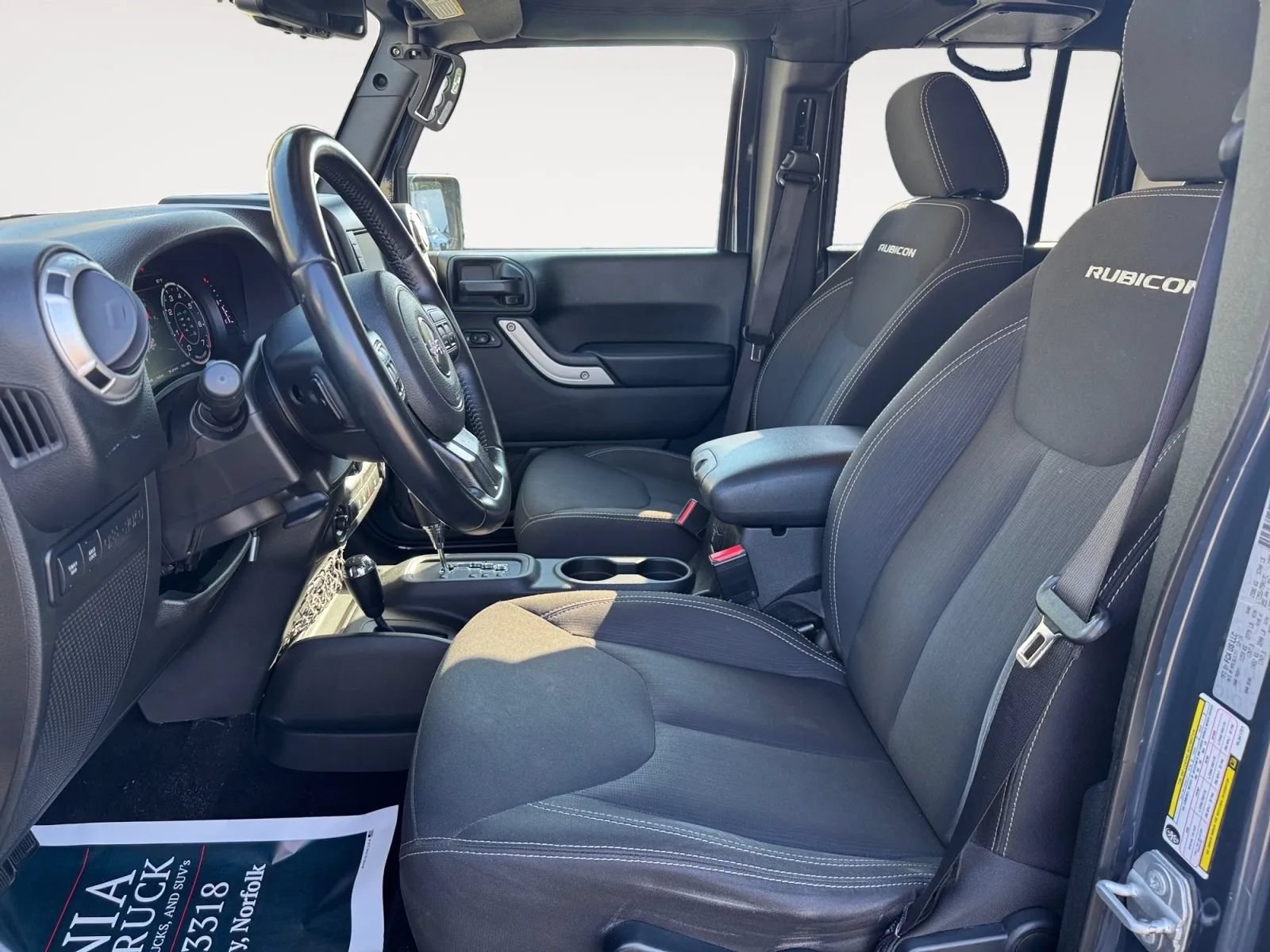Used 2017 Jeep Wrangler Unlimited Rubicon w/ Connectivity Group AWD/4WD image 8