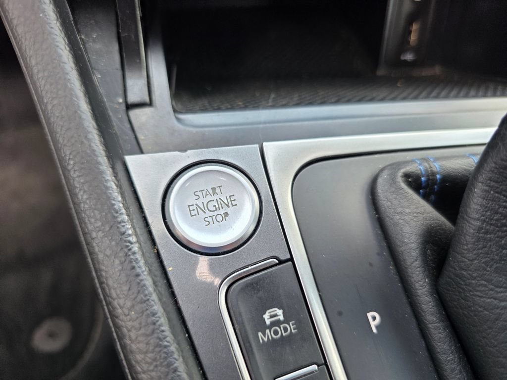 Used 2016 Volkswagen e-Golf SE w/ DC Fast Charging Package FWD image 19