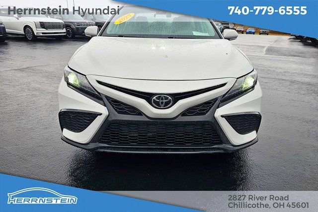 Used 2023 Toyota Camry SE image 2