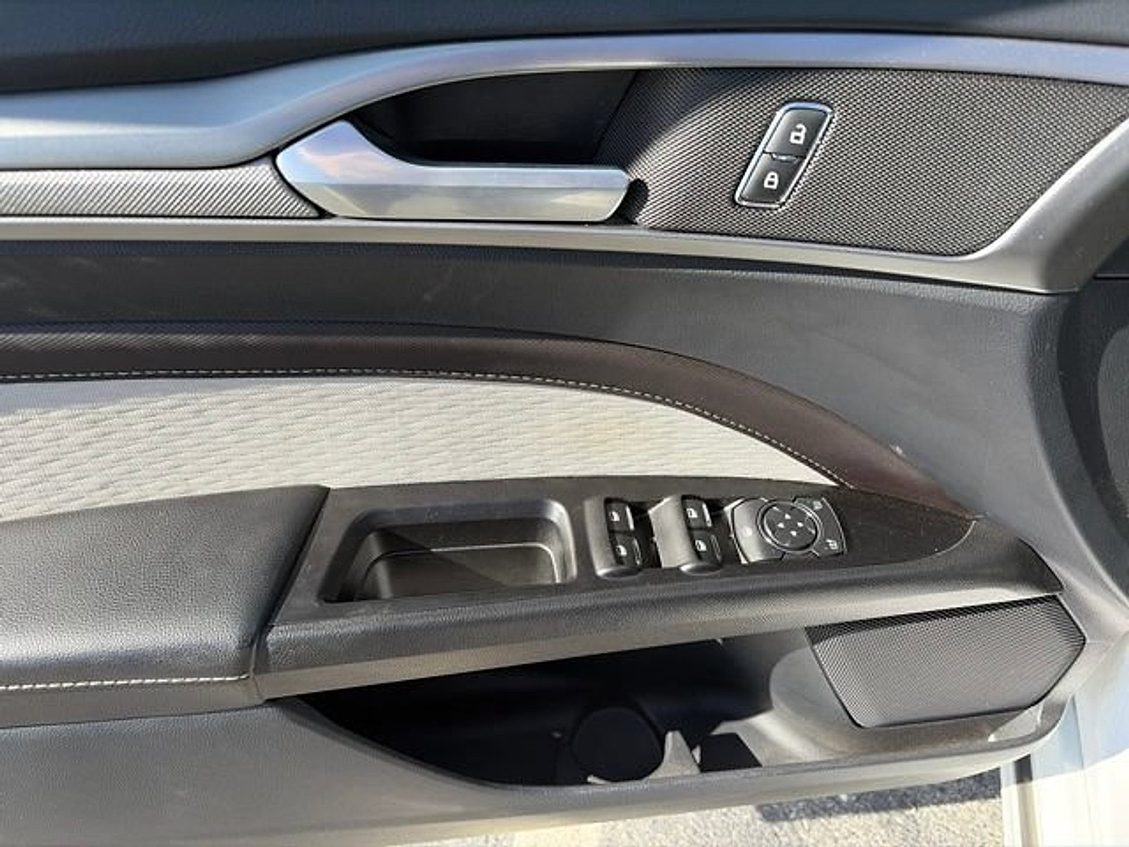 Used 2020 Ford Fusion SE w/ Equipment Group 151A FWD image 23