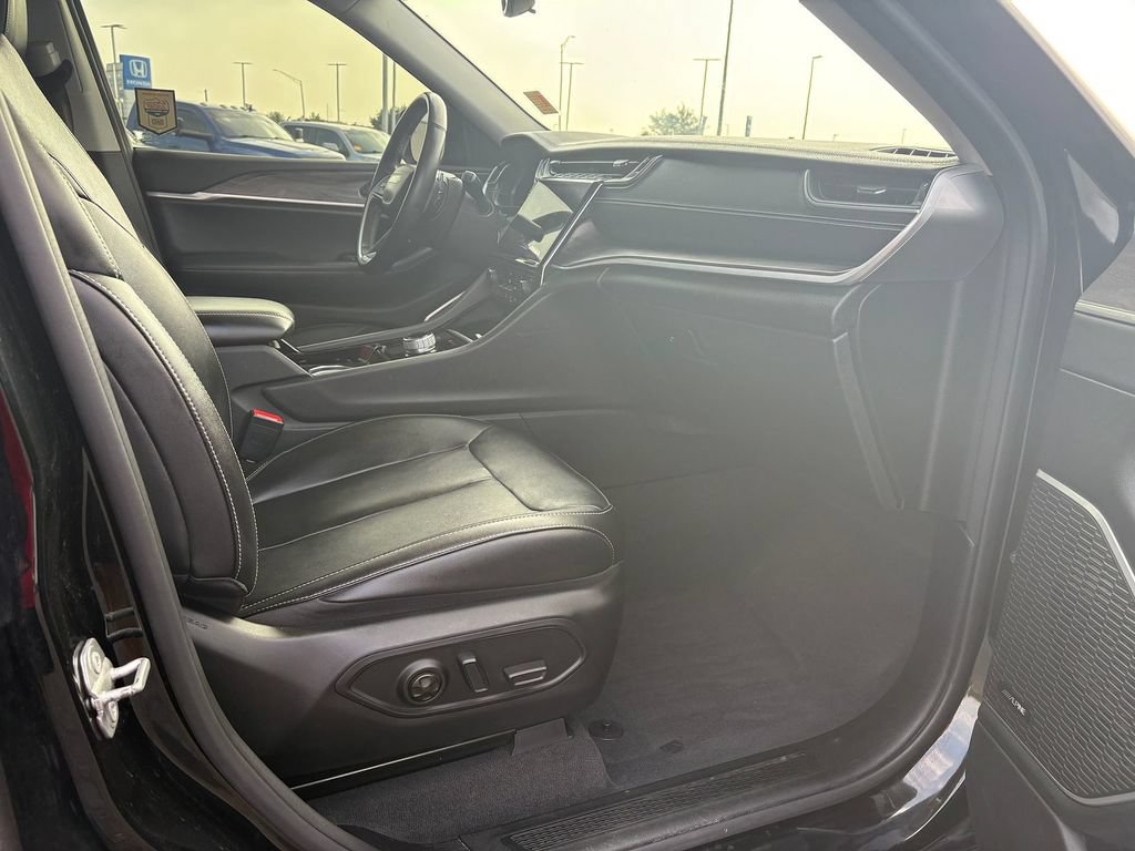 Used 2022 Jeep Grand Cherokee L Limited AWD/4WD image 10