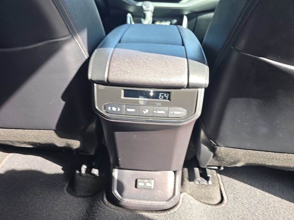 Used 2024 Toyota Highlander XLE image 34