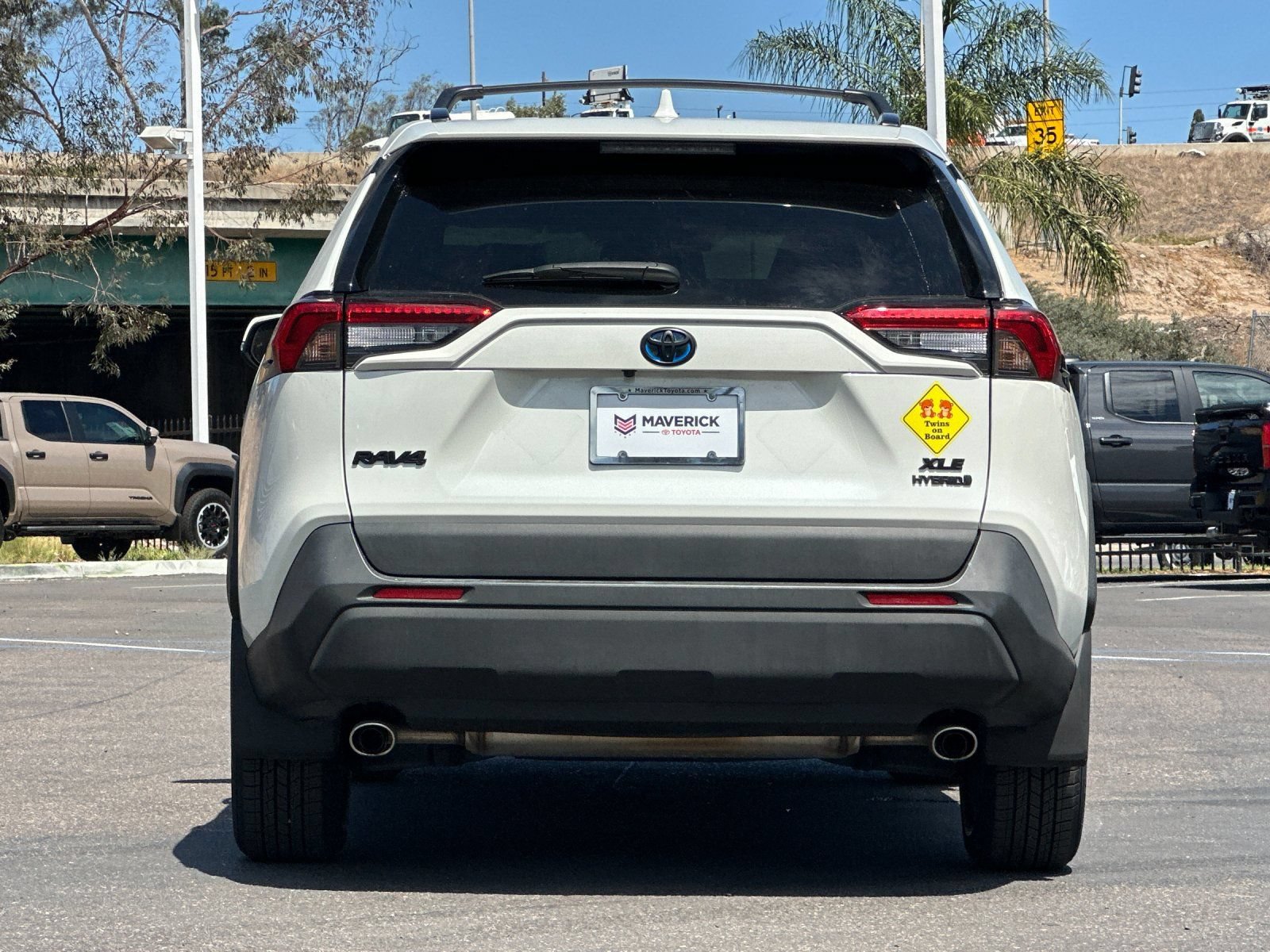 Used 2022 Toyota RAV4 XLE Premium AWD/4WD image 4