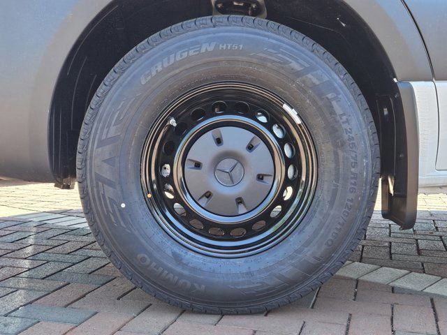 Used 2024 Mercedes-Benz Sprinter 2500 image 9